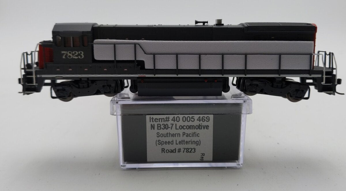Atlas 40005469 N Southern Pacific B30-7 Low Nose Diesel Locomotive #7823