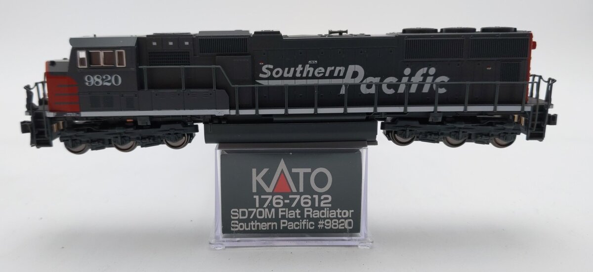 Kato 176-7612 N Southern Pacific EMD SD70M Diesel Locomotive #9820