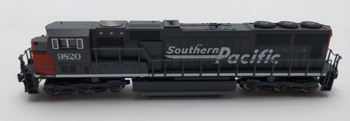 Kato 176-7612 N Southern Pacific EMD SD70M Diesel Locomotive #9820