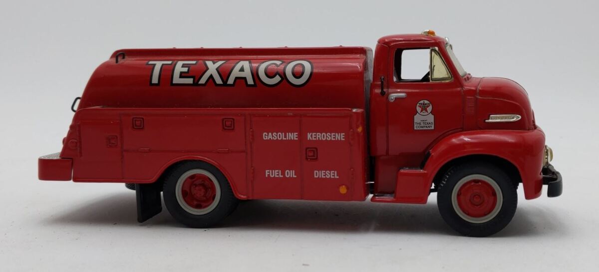 First Gear 1:34 Scale Texaco 1953 Ford C-600 with Tanker Body