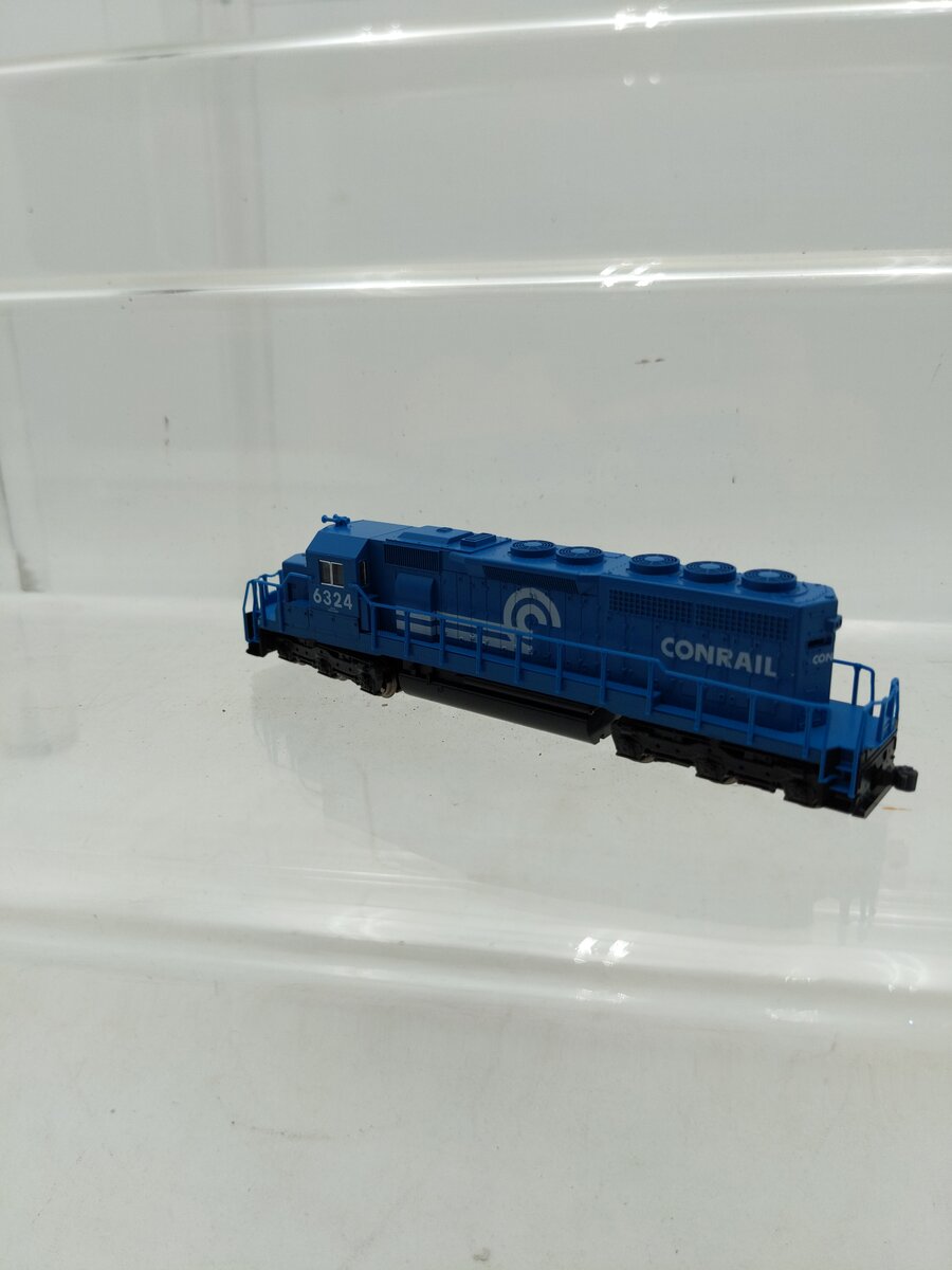 Kato 176-2003 Conrail SD40 Powered Diesel Locomotive #6324
