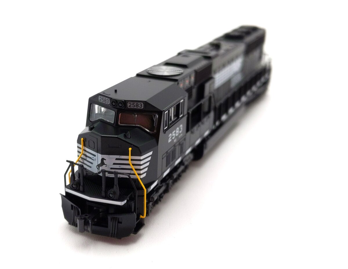 Kato 176-7605 N Norfolk Southern Flat Radiator EMD SD70M Diesel Locomotive #2583