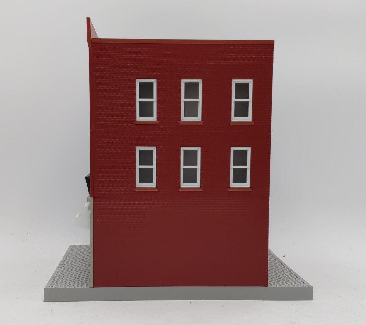 MTH 30-90569 O Frank and Stein Tavern 3-Story City Building 1