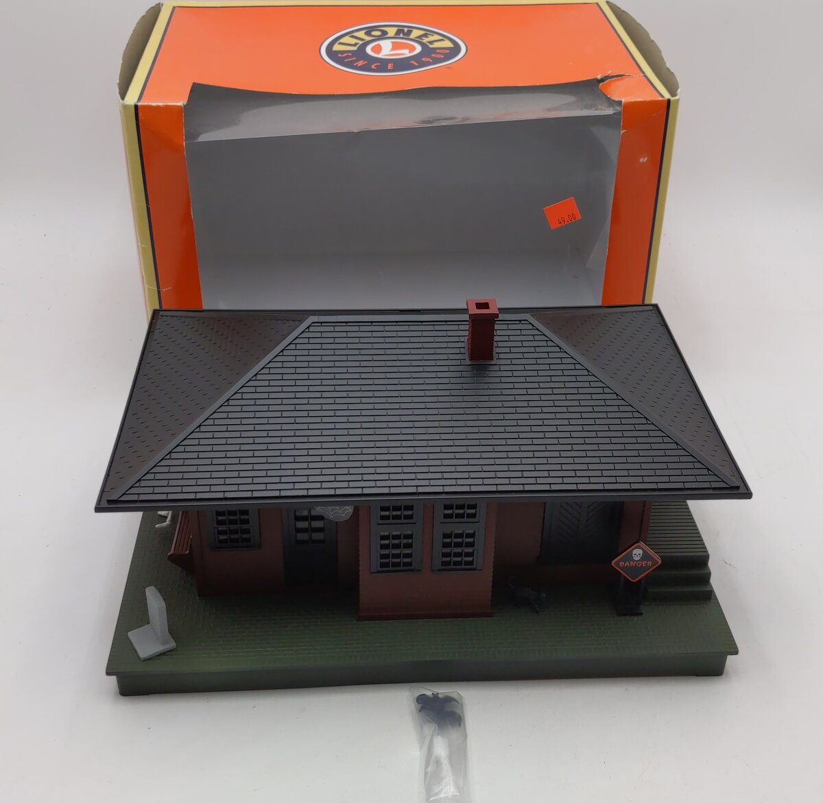 Lionel 6-37998 Halloween Haunted Passenger Station LN/Box