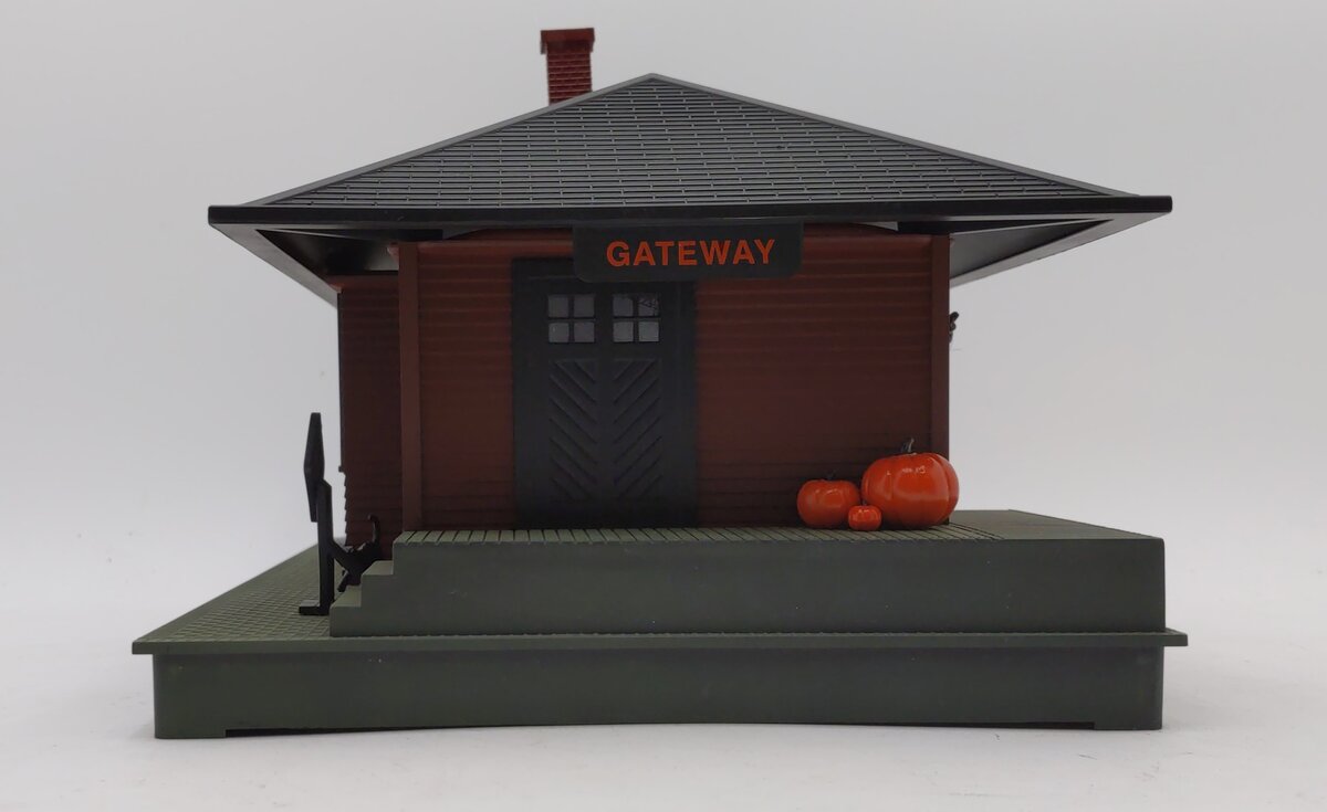 Lionel 6-37998 Halloween Haunted Passenger Station LN/Box