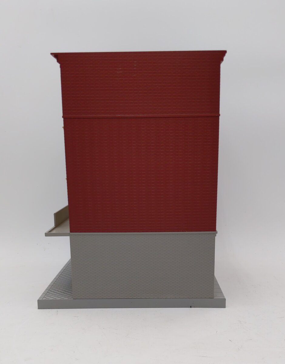 MTH 30-90228 Assembled Jerry's Comics 4-Story Building