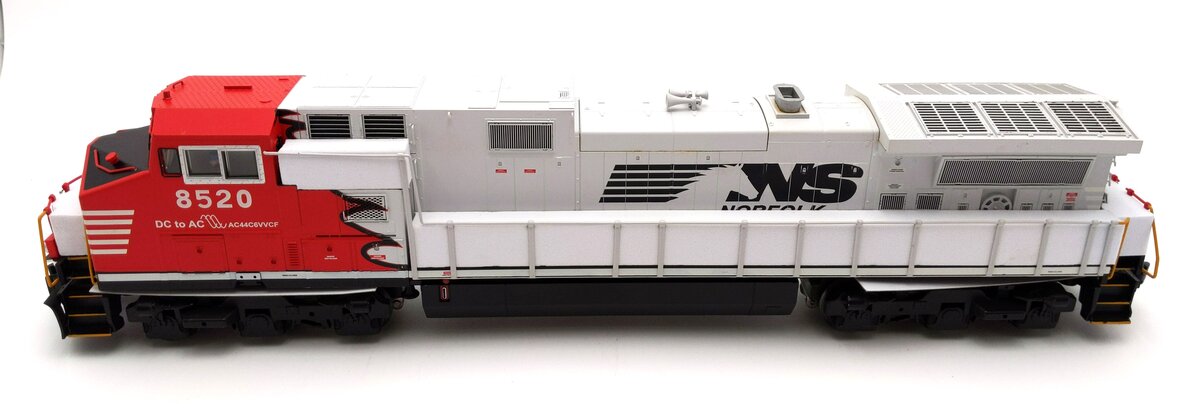 Lionel 1933630 O Norfolk Southern Legacy C44-9W Diesel Locomotive #8520