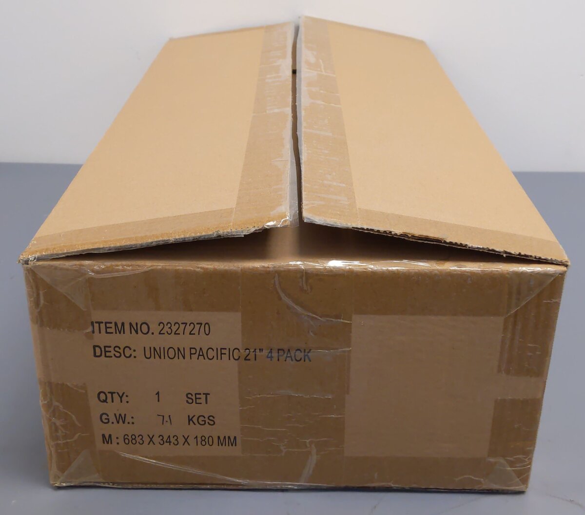 Lionel 2327270 O Union Pacific Excursion 21" Passenger Car (Set of 4)