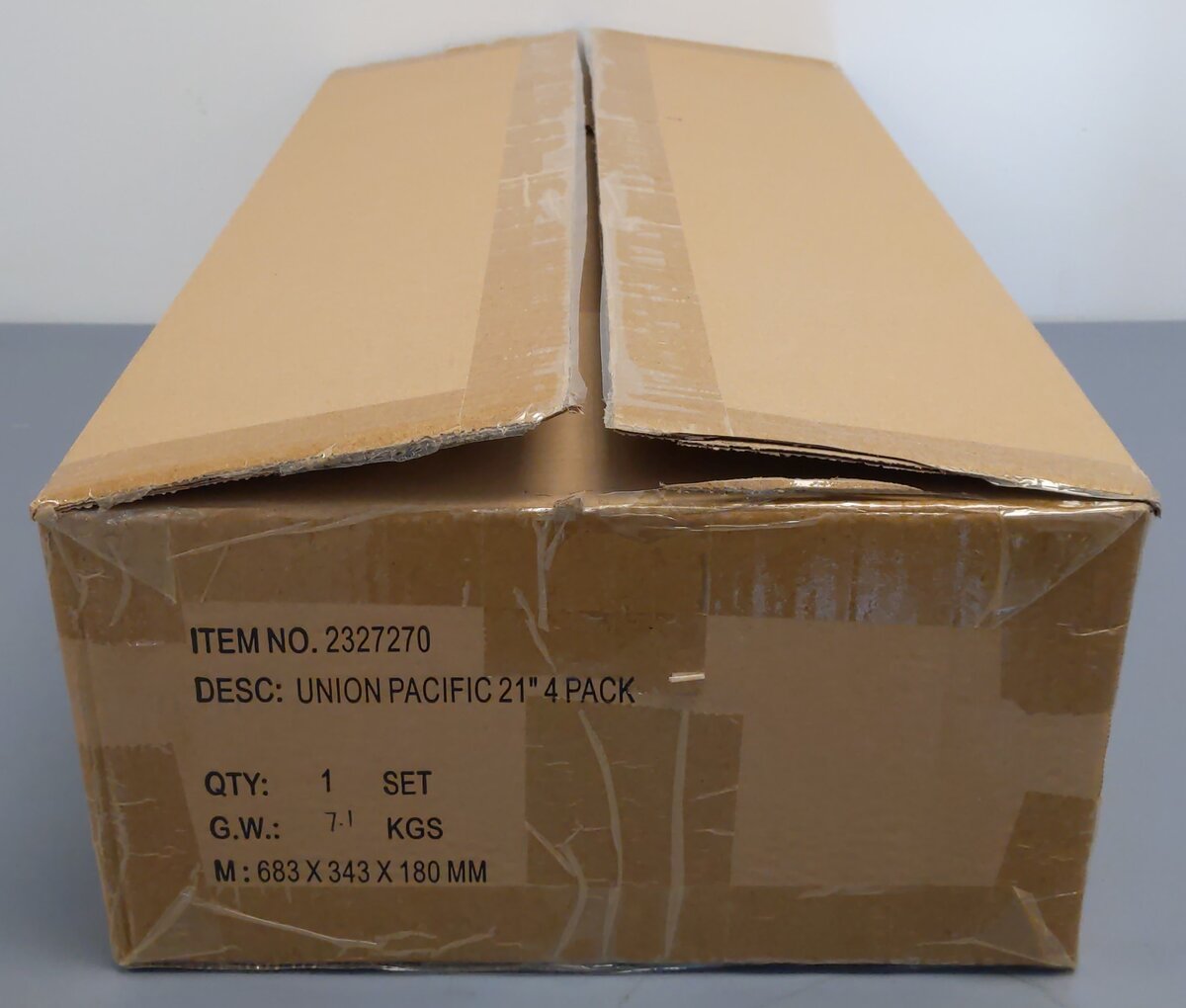 Lionel 2327270 O Union Pacific Excursion 21" Passenger Car (Set of 4)
