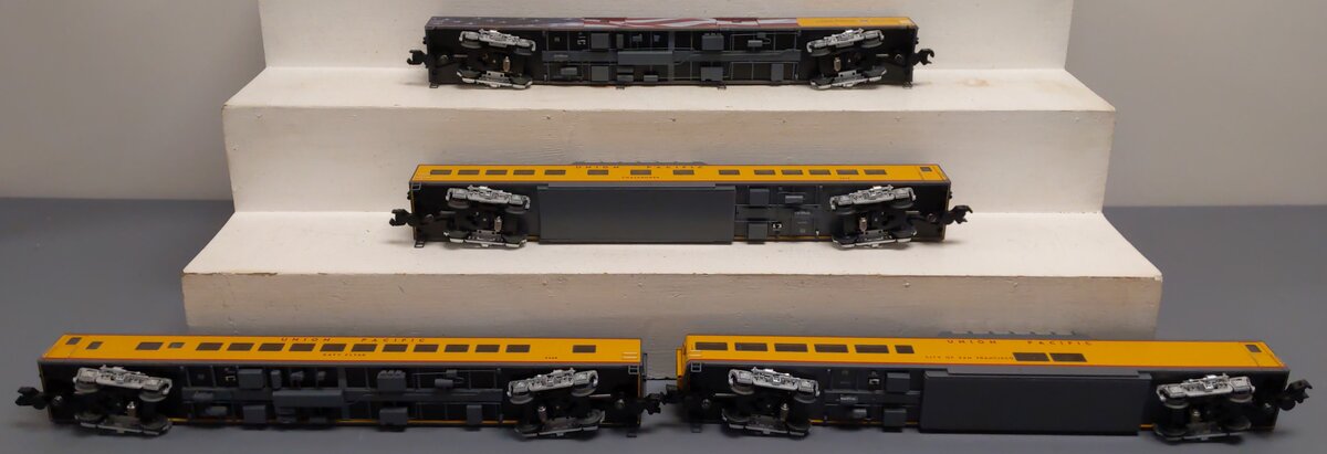 Lionel 2327270 O Union Pacific Excursion 21" Passenger Car (Set of 4)