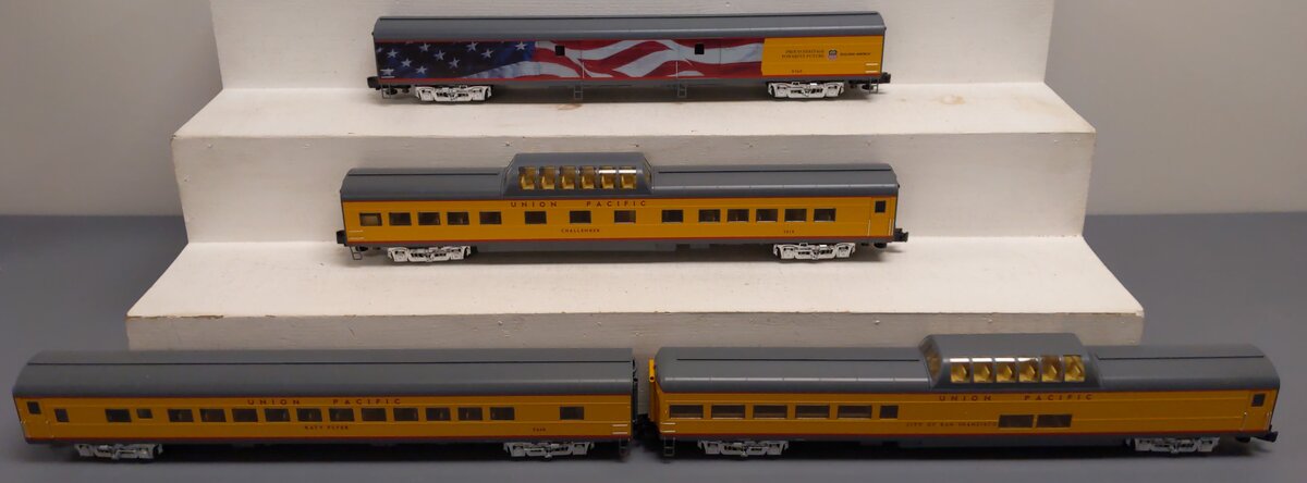 Lionel 2327270 O Union Pacific Excursion 21" Passenger Car (Set of 4)
