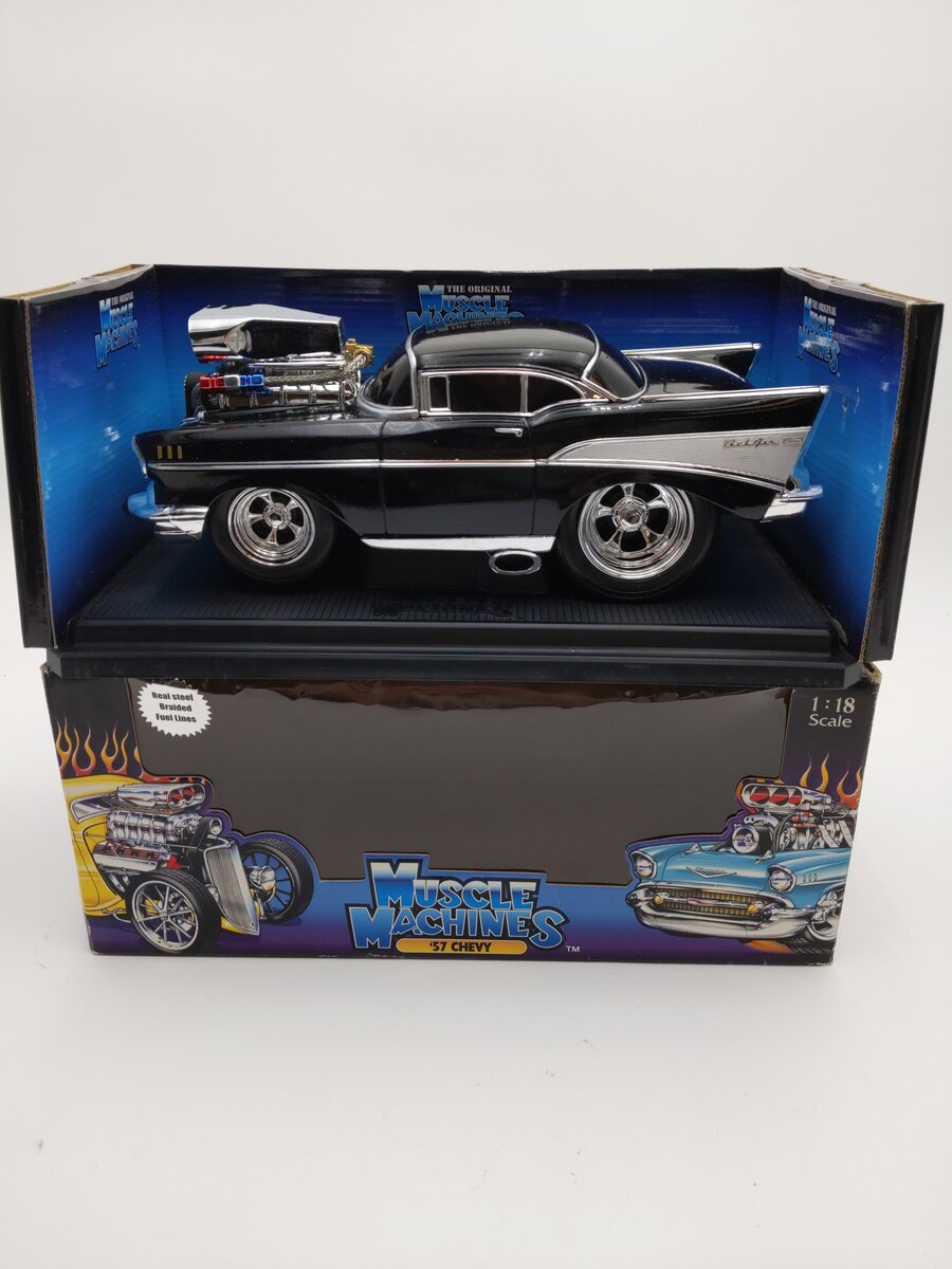 Muscle Machines 71165 1:18 Die-Cast '57 Chevy EX/Box