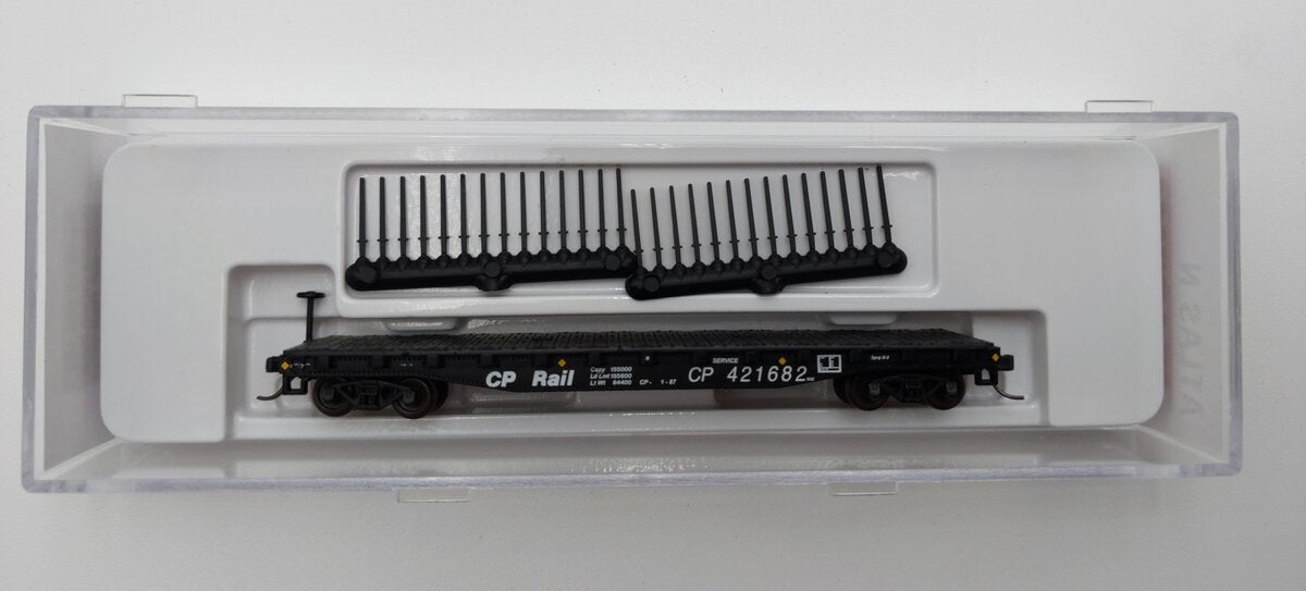 Atlas 50005560 N CP Rail Trainman Flatcar with Stakes #421682