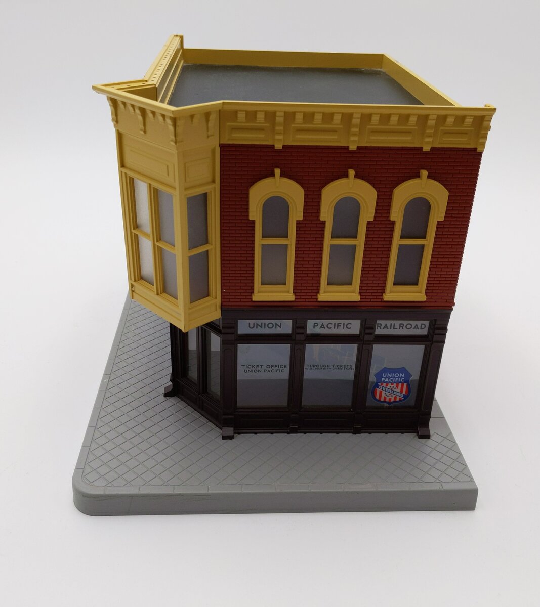 MTH 30-90062 O Gauge Union Pacific Ticket Office Corner Building w/Blinking Sign