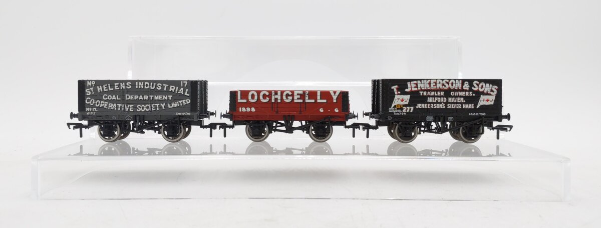Bachmann 37-075K5 OO Bachmann Collector's Club Private Owner Wagons (Set of 3) NIB