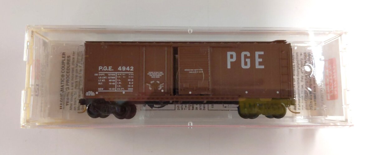 Micro-Trains 02200070 N PGE 40' Standard Plug & Sliding Door Boxcar #4942 LN/Box