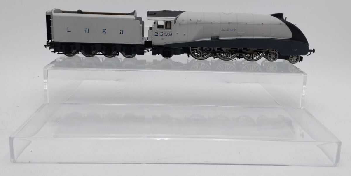 Hornby R3306 OO Silver Link LNER Silver Jubilees A4 Class 4-6-2 Steam Loco #2511 LN/Box