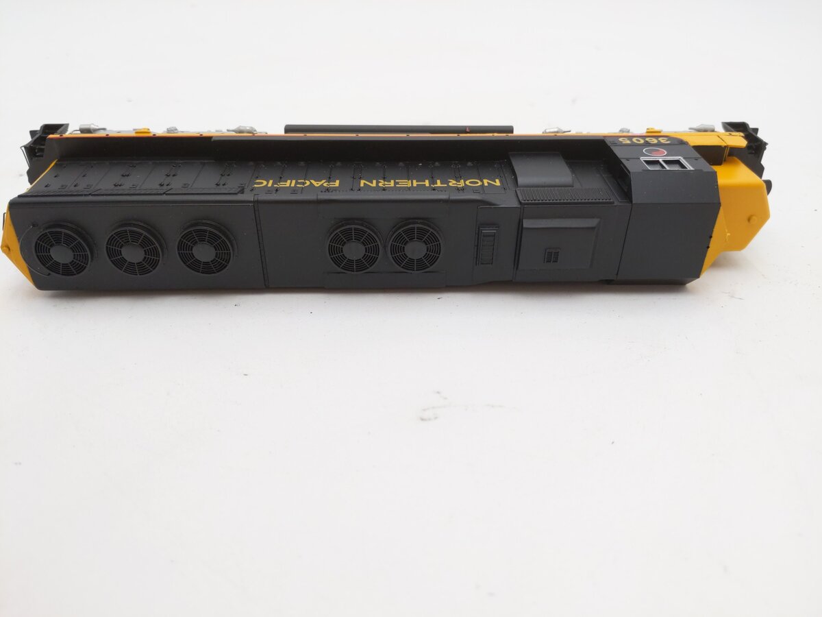 Bachmann 11615 HO Northern Pacific SD45 Diesel Locomotive #3605