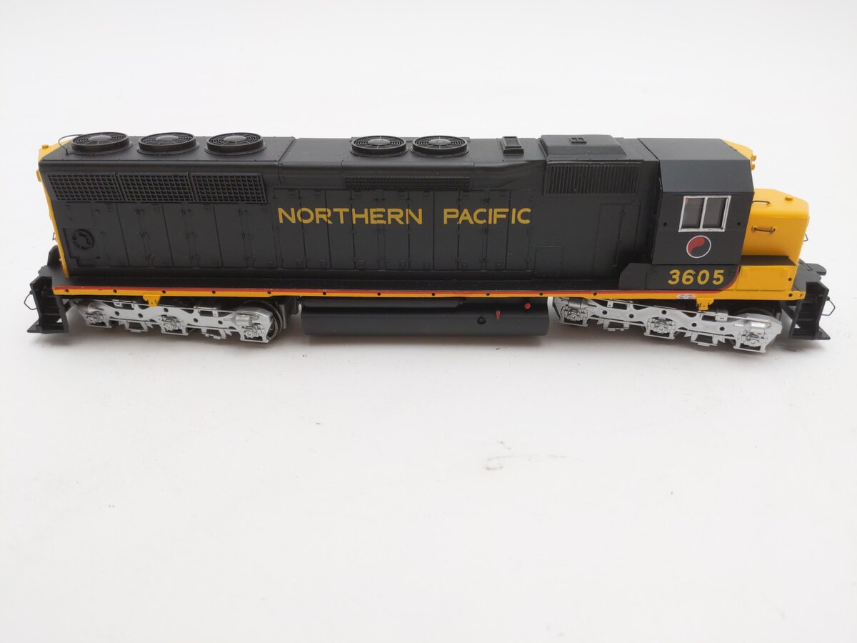 Bachmann 11615 HO Northern Pacific SD45 Diesel Locomotive #3605