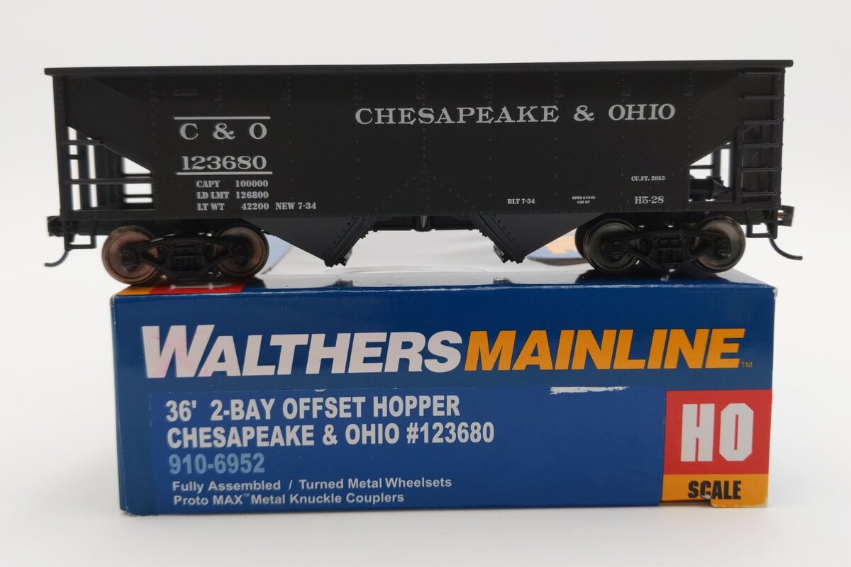 Walthers 910-6952 HO Chesapeake & Ohio 36' 2-Bay Offset Hopper Car #123680