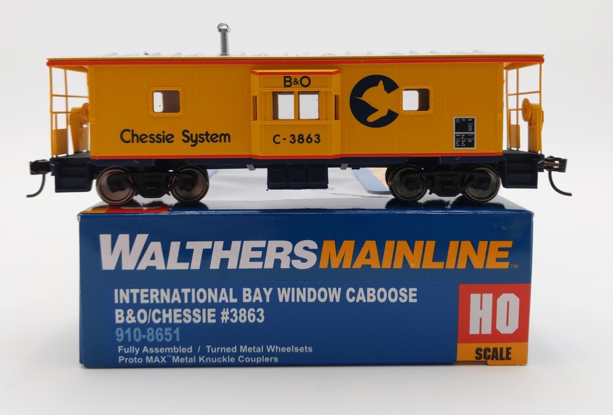 Walthers 910-8651 HO Chessie System B&O International Bay Window Caboose #3963