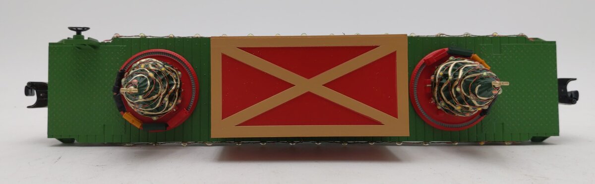 MTH 30-76822 O Christmas Green RailKing Flat Car w/Lighted Christmas Trees