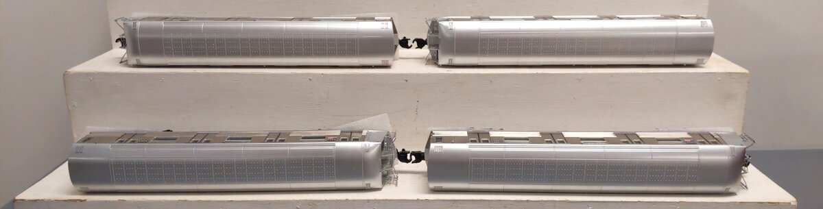 MTH 20-21142-1 O MTA R40 Subway Car Set with Proto-Sound 3.0 (Set of 4)