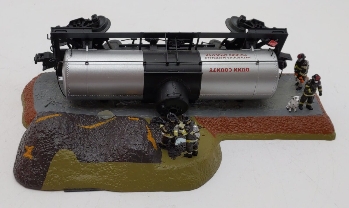 Lionel 2229260 O Plug-Expand-Play Firefighter Tank Car Accident Training