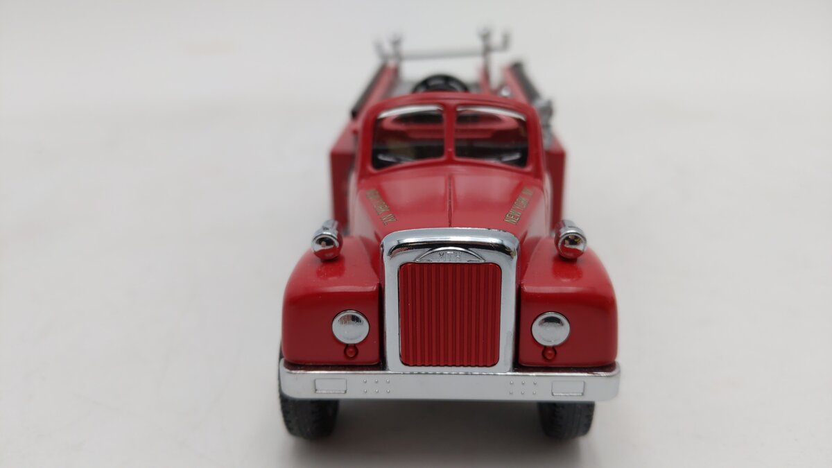 MTH 30-50102 O NYC Fire Department Fire Truck - Die-Cast