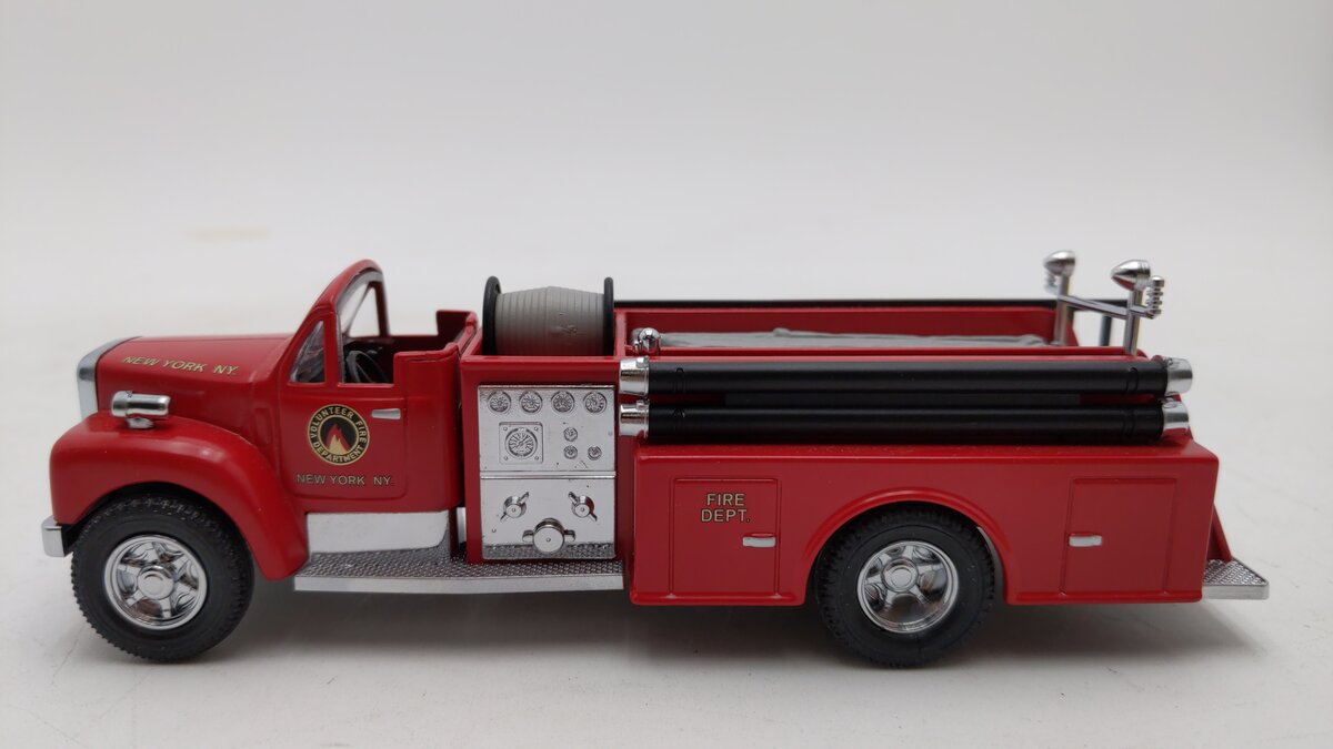 MTH 30-50102 O NYC Fire Department Fire Truck - Die-Cast
