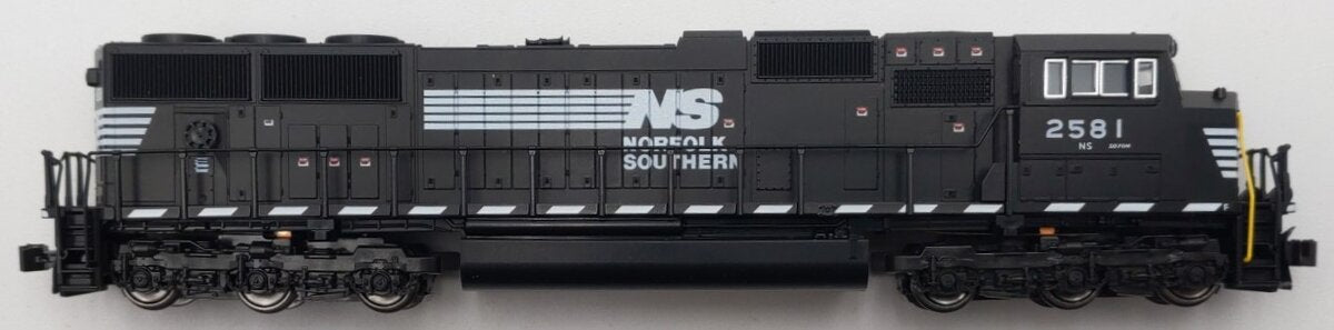 Kato 176-7613 N Norfolk Southern EMD SD70M Diesel Locomotive #2581