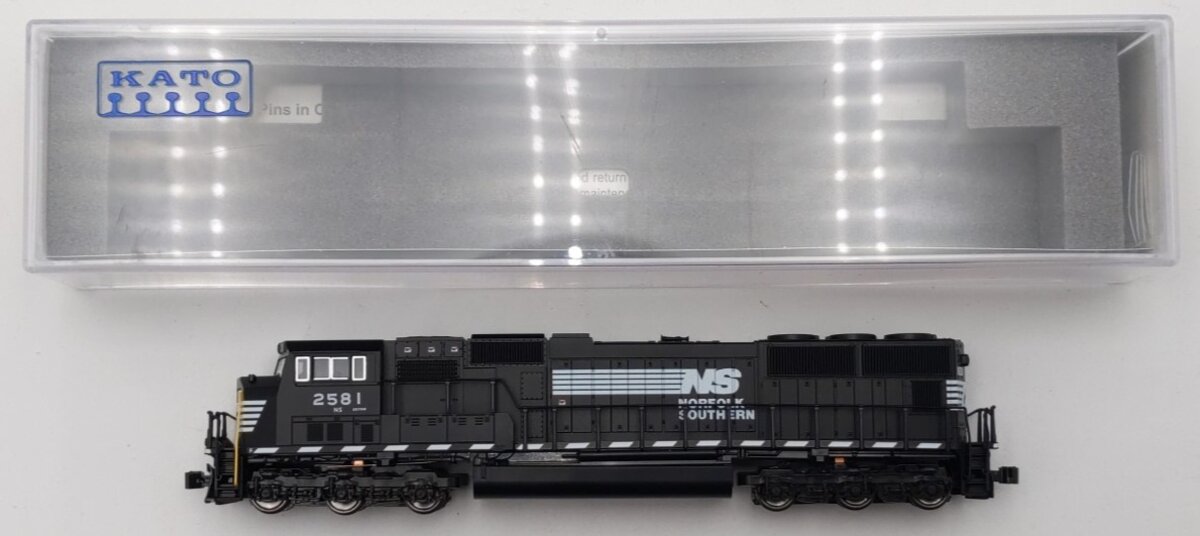 Kato 176-7613 N Norfolk Southern EMD SD70M Diesel Locomotive #2581