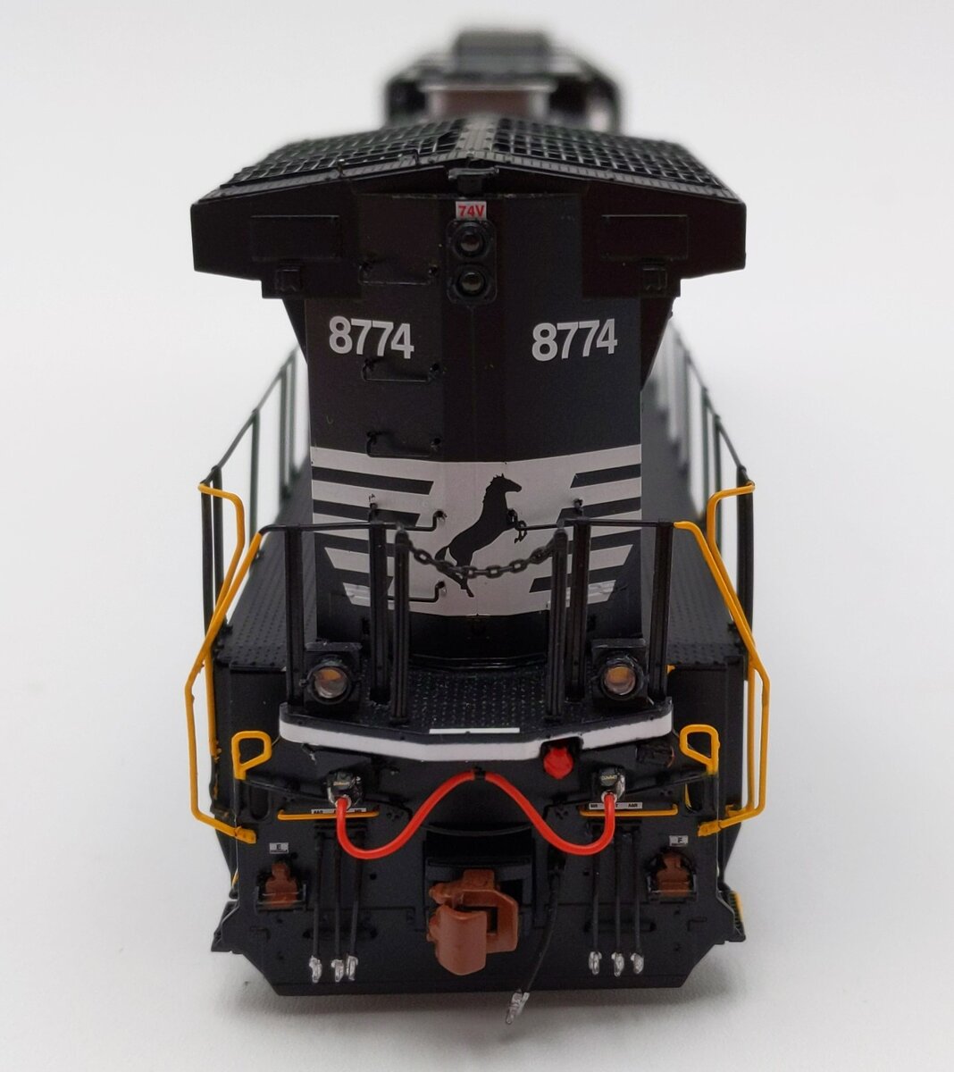 Scale Trains SXT32841 HO Norfolk Southern GE C40-9 Diesel Locomotive #8774 W/DCC EX/Box