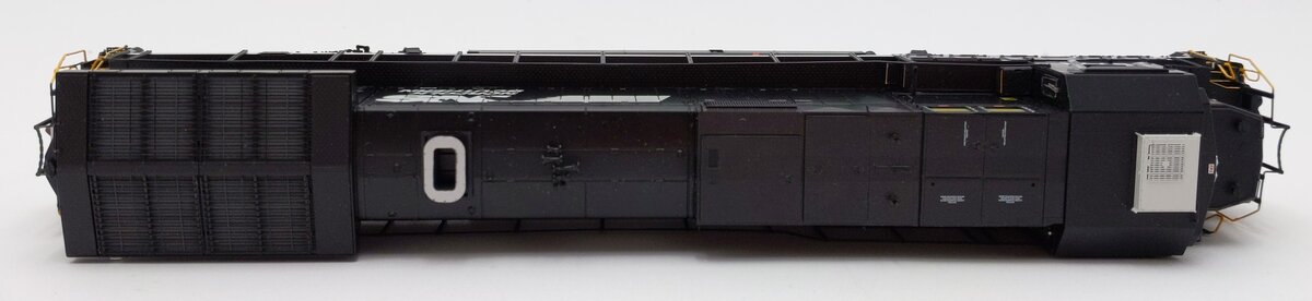 Scale Trains SXT32841 HO Norfolk Southern GE C40-9 Diesel Locomotive #8774 W/DCC EX/Box