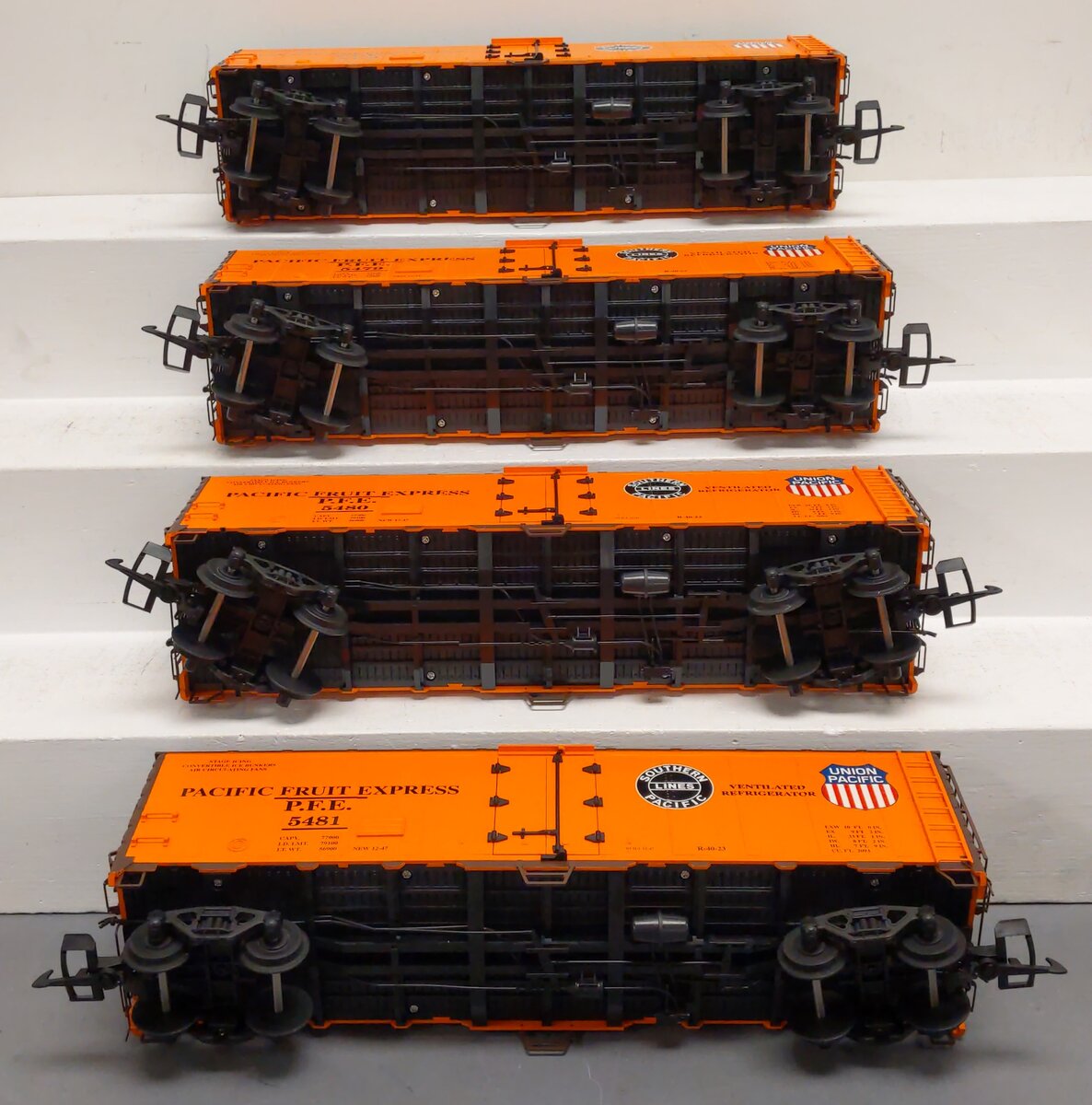 USA Trains R16506F G PFE SP & UP 40 ft. Refrigerator Cars Set #6 (4)