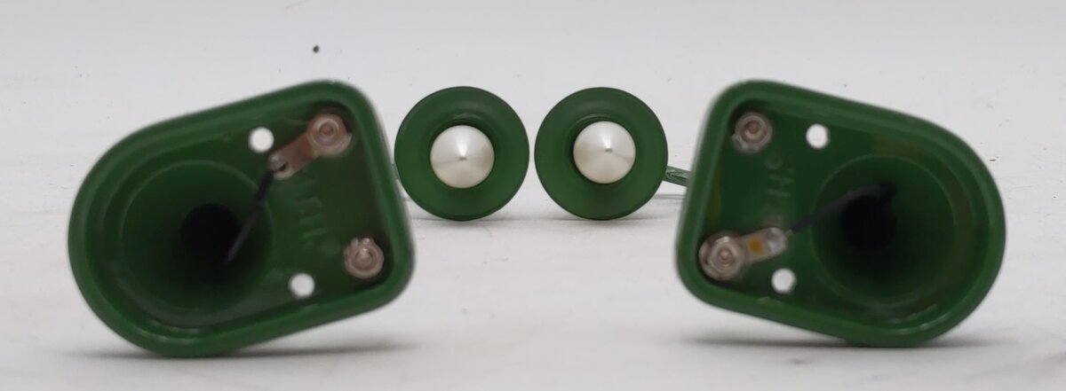 MTH 1056 #58 O Scale Cream Die-Cast Street Lamp Set LN/Box