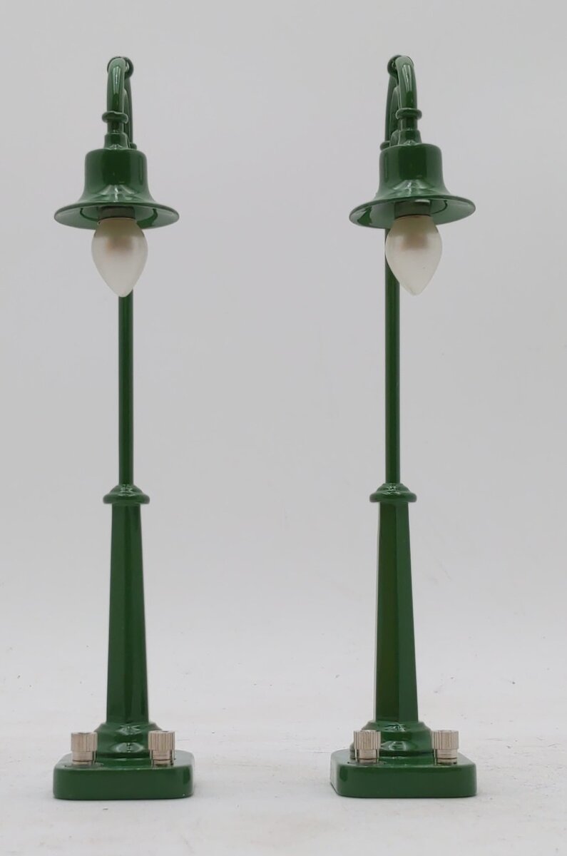 MTH 1056 #58 O Scale Cream Die-Cast Street Lamp Set LN/Box