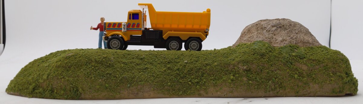 K-Line K42414 O Gauge Dump Truck Construction Scene NIB