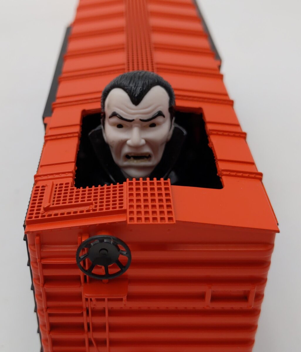 Lionel 6-26746 O Gauge Bobbing Dracula Vampire Boxcar LN/Box
