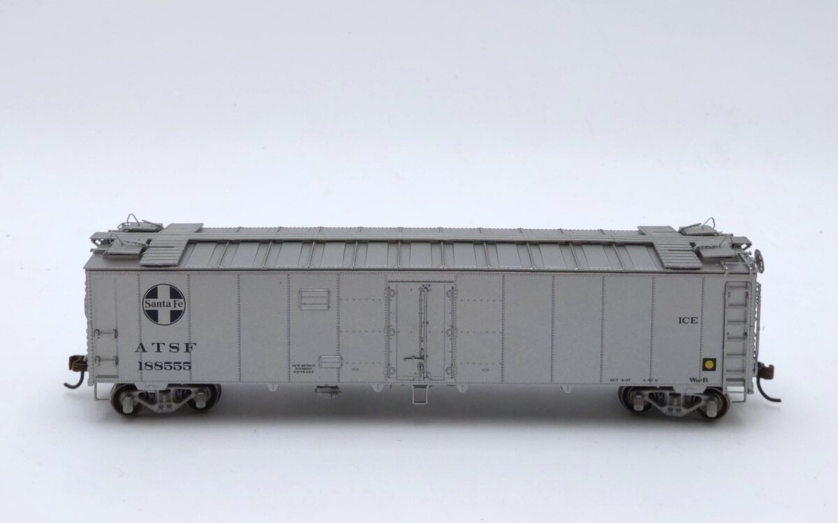 Athearn 97355 HO Santa Fe/MOW RTR 50' Ice Bunker Reefer Car #188555