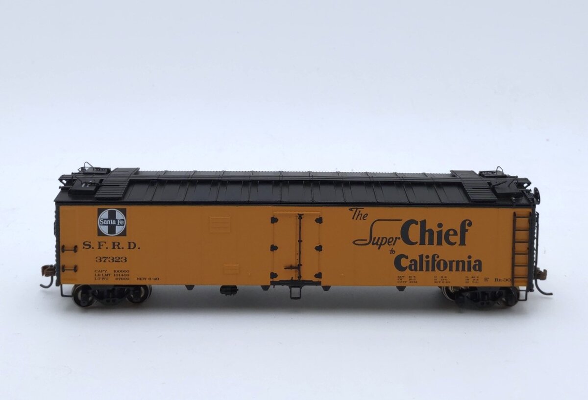 Athearn 97349 HO Atchison Topeka Santa Fe 50' Ice Bunker Reefer #37323