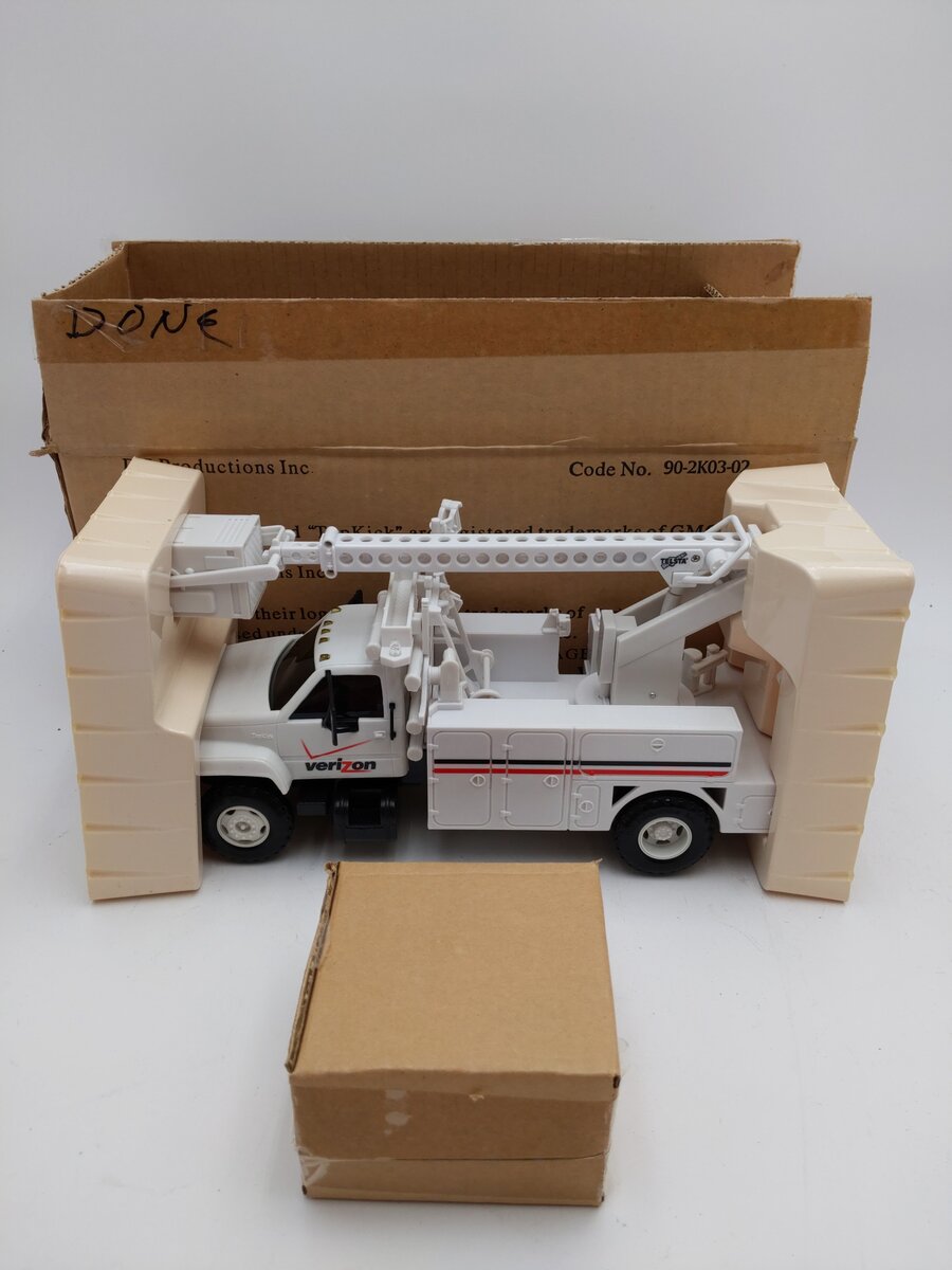 DG Productions Verizon GMC Bucket Reel Truck LN/Box