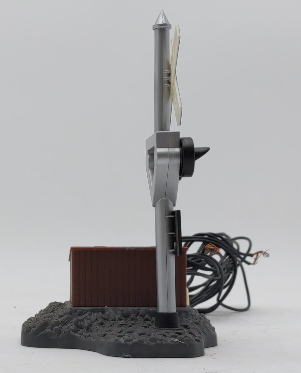 Life Like 1962 G Lighted Operating Crossing Signal