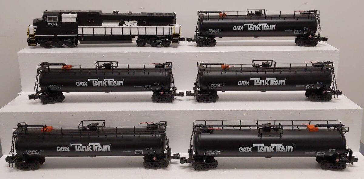 Lionel 6-31773 O Gauge Norfolk Southern Dash 9 TankTrain Diesel