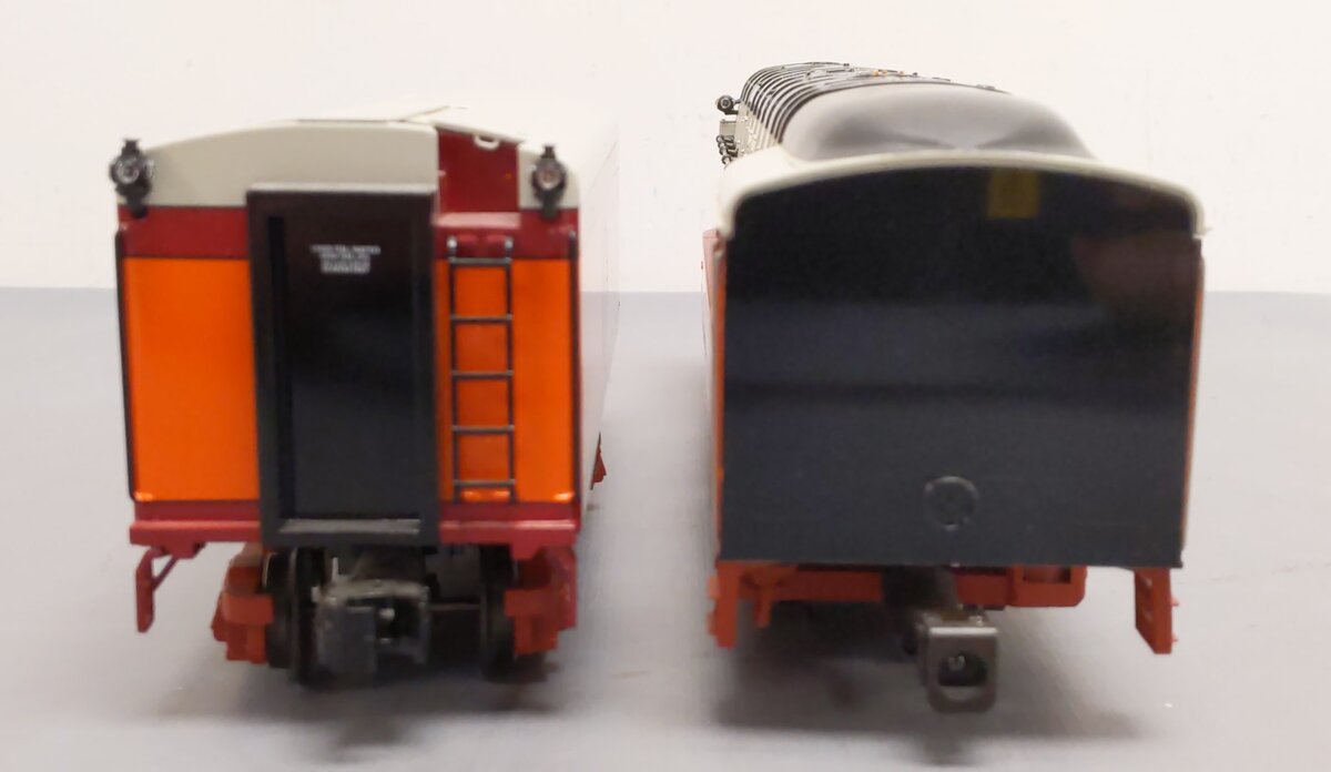 Lionel 6-38094 O Gauge Milwaukee Road Hiawatha 4-4-2 Steam Loco & Tender #3 EX/Box