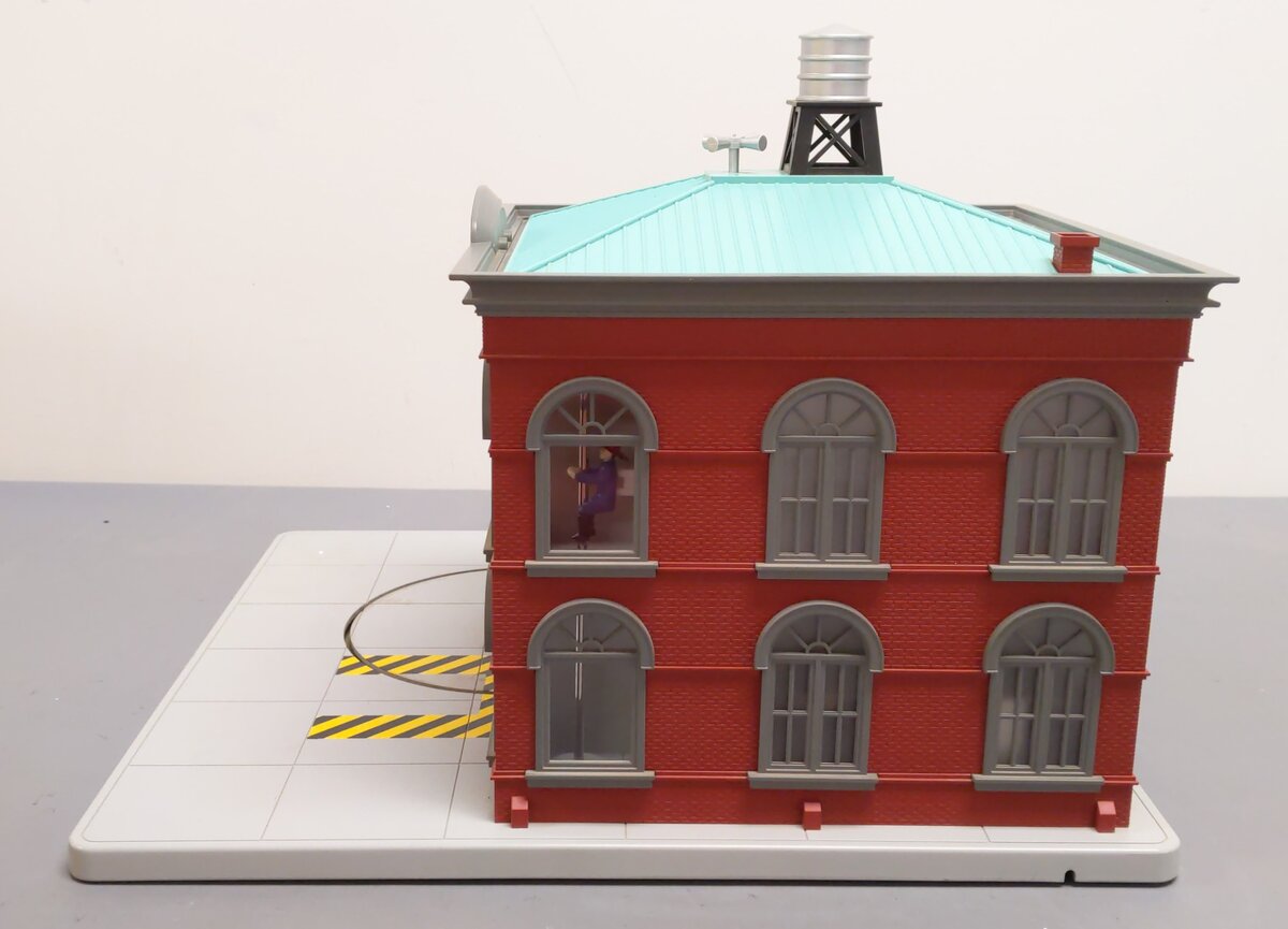 MTH 30-9136 O Gauge Operating Firehouse LN/Box
