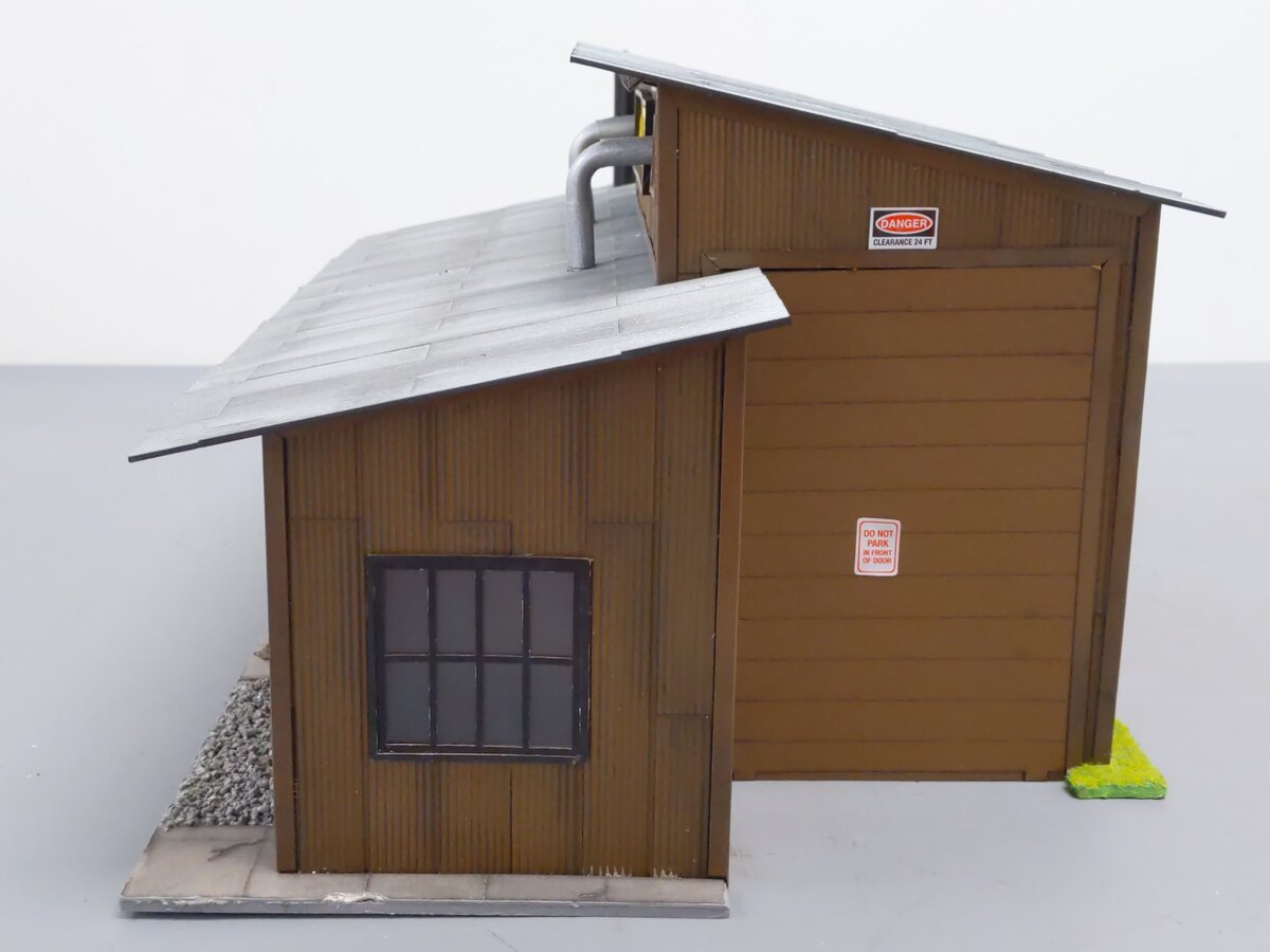 Menards 279-4452 O Gauge Trackside Multipurpose Building