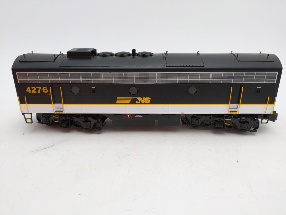 Lionel 2033289 O Norfolk Southern F7B Diesel Locomotive with Superbass #4276