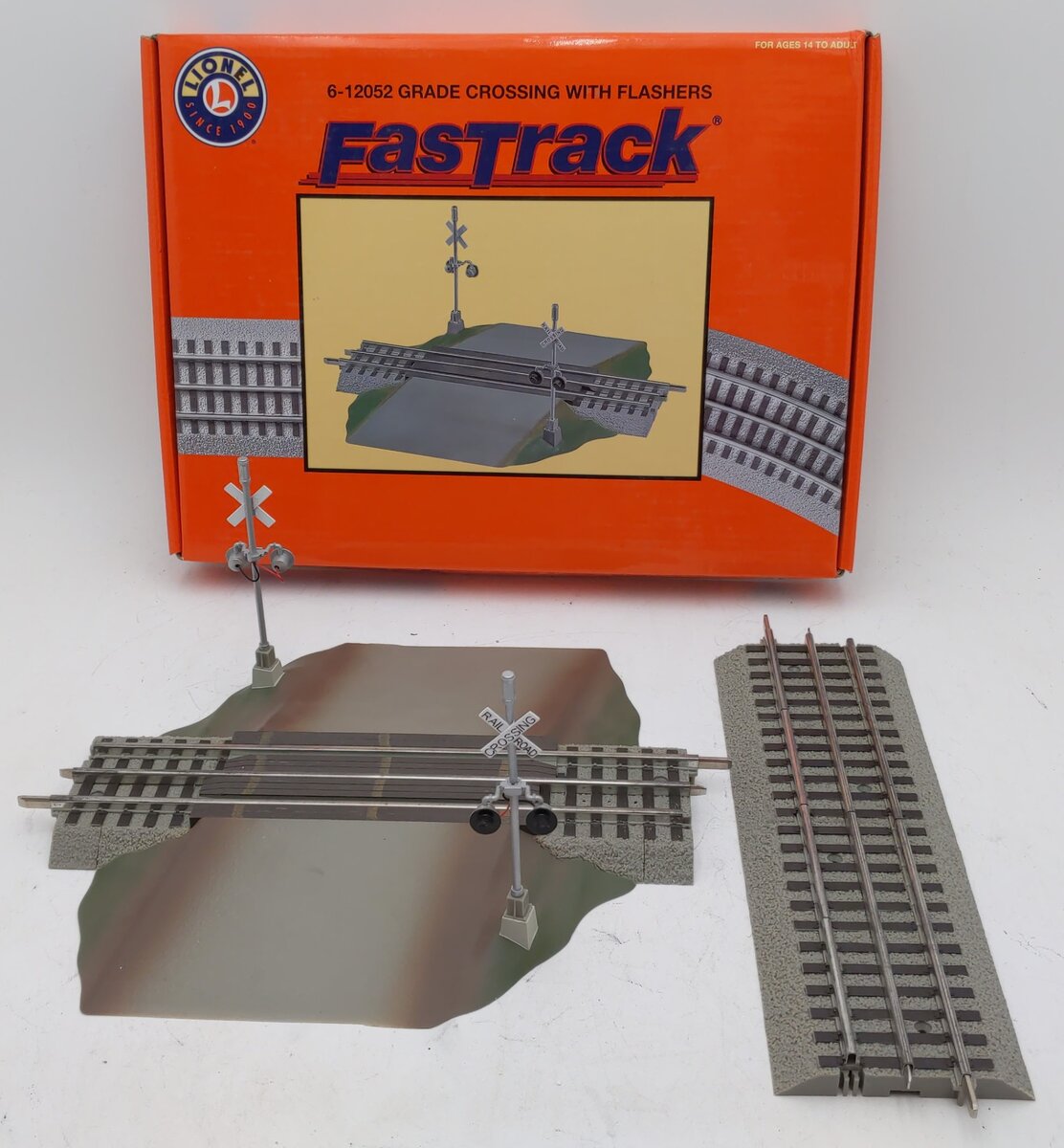 Lionel 6-12052 O Gauge FasTrack Grade Crossing With Flashers