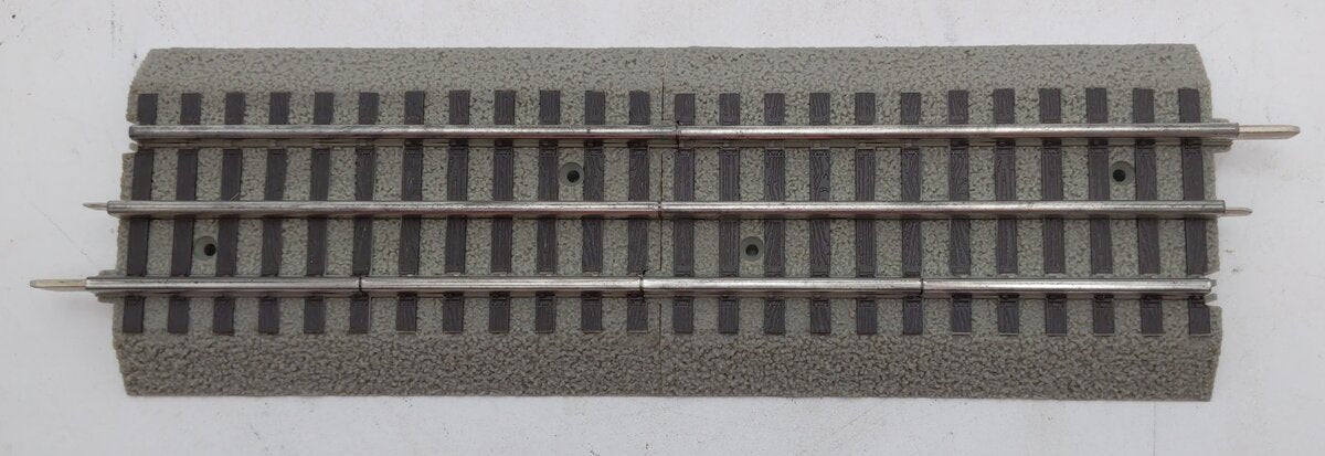 Lionel 6-12052 O Gauge FasTrack Grade Crossing With Flashers